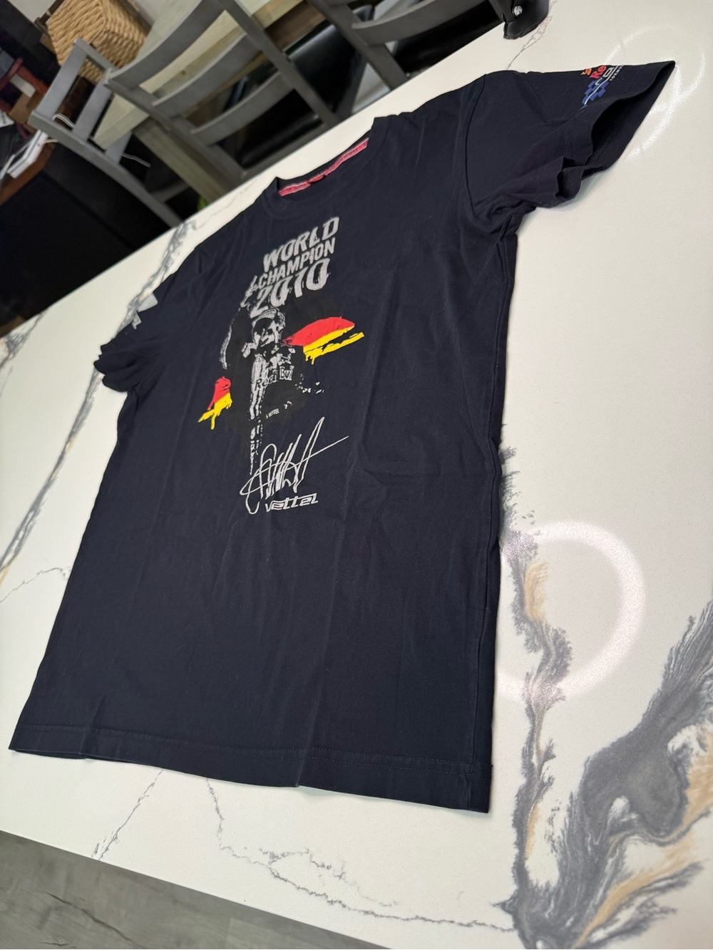 2010 Sebastian Vettel Red Bull F1 World Champion Shirt Men’s Size L